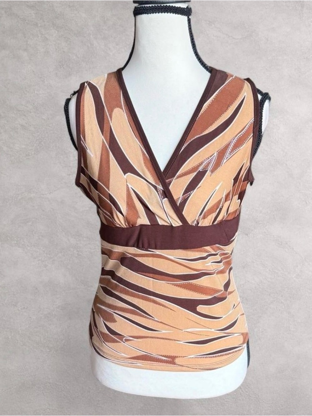 Celine by Champion Abstract Brown Tan Stretch Surplice Sleeveless Top - L‎